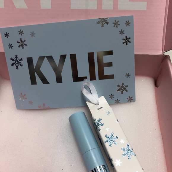 BRRR KYLIE COSMETICS LIMITED EDITION LIPSTICKS - Picture 3 of 8